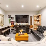 Luxury Comfort Near Downtown