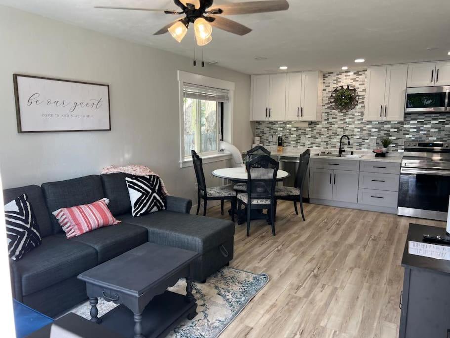 Apartment Guest 1996 #1 - Tranquil 1 Bedroom 1 Bath *