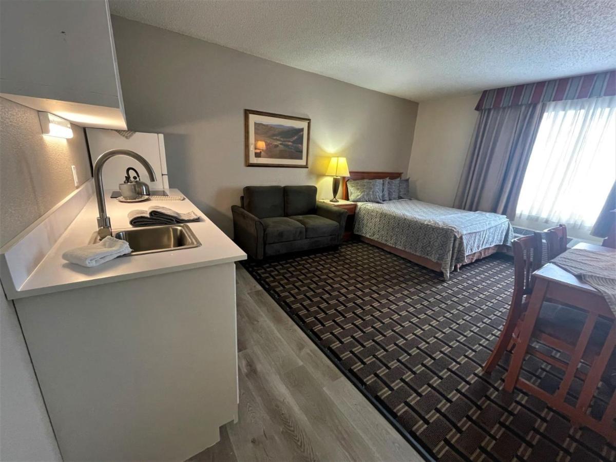 Fairbridge Extended Stay, A Kitchenette 2*