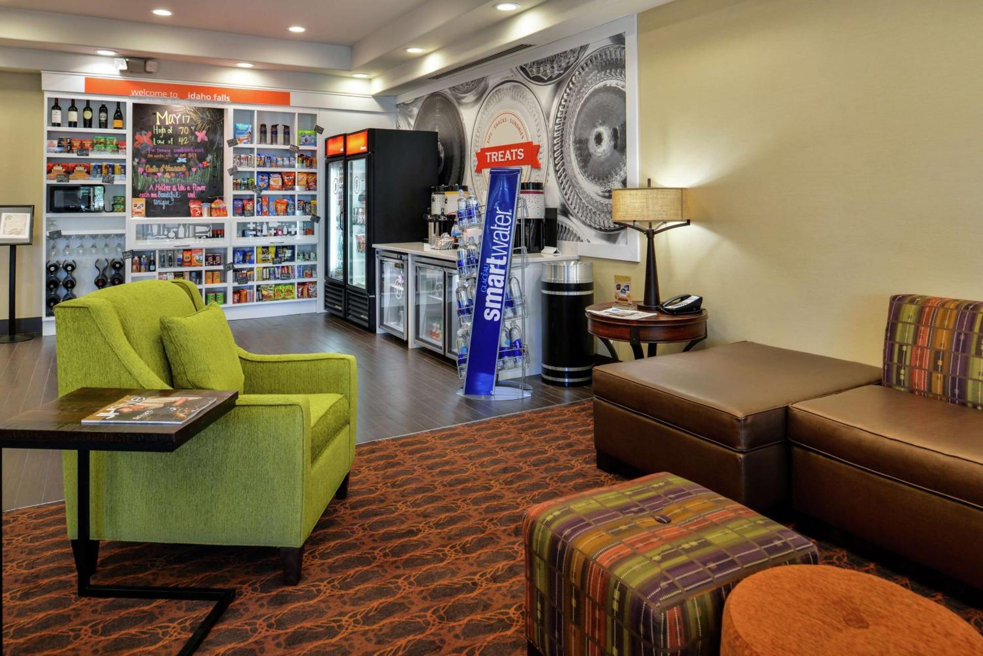 Hampton / Airport Hotel