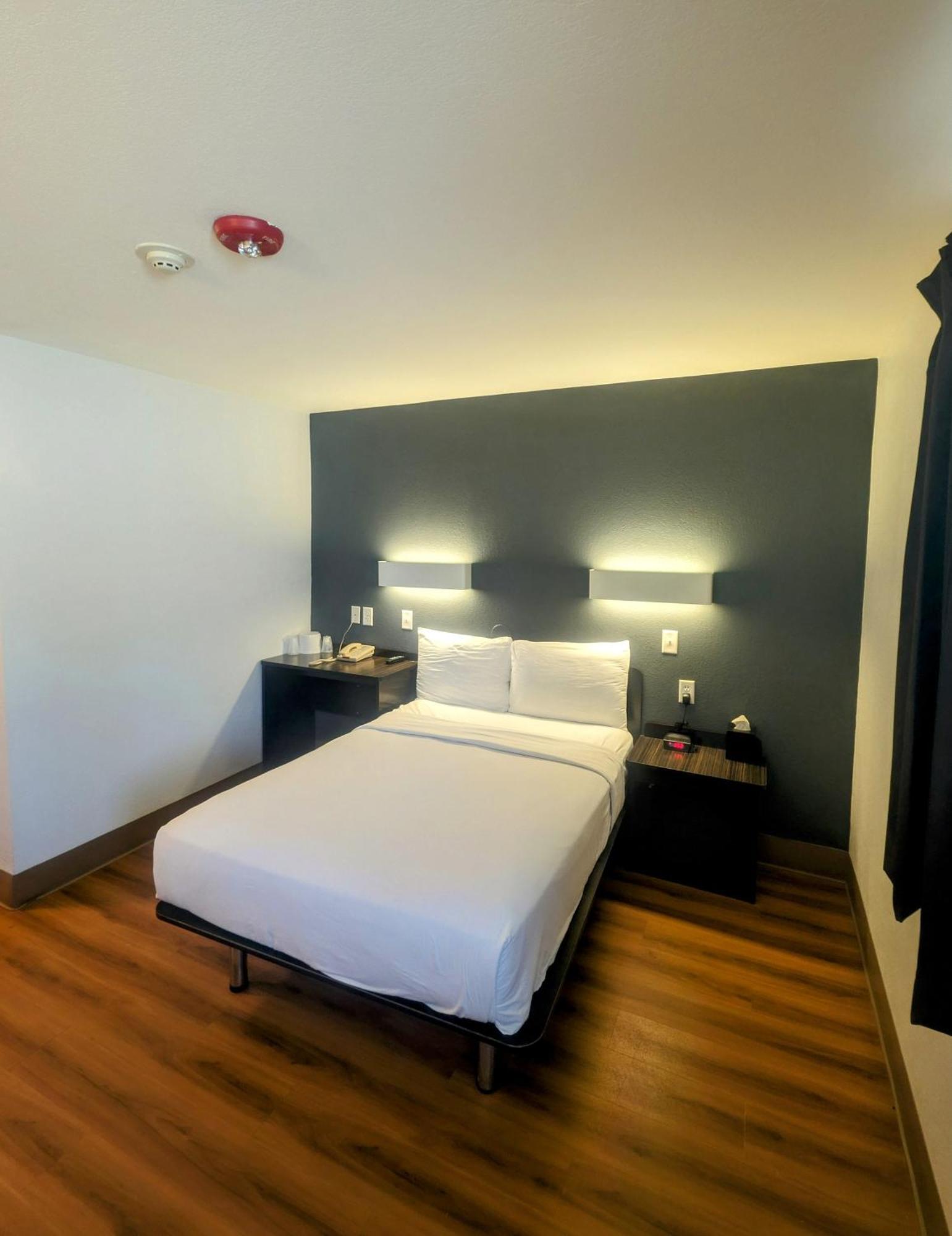 Lodge Econo *