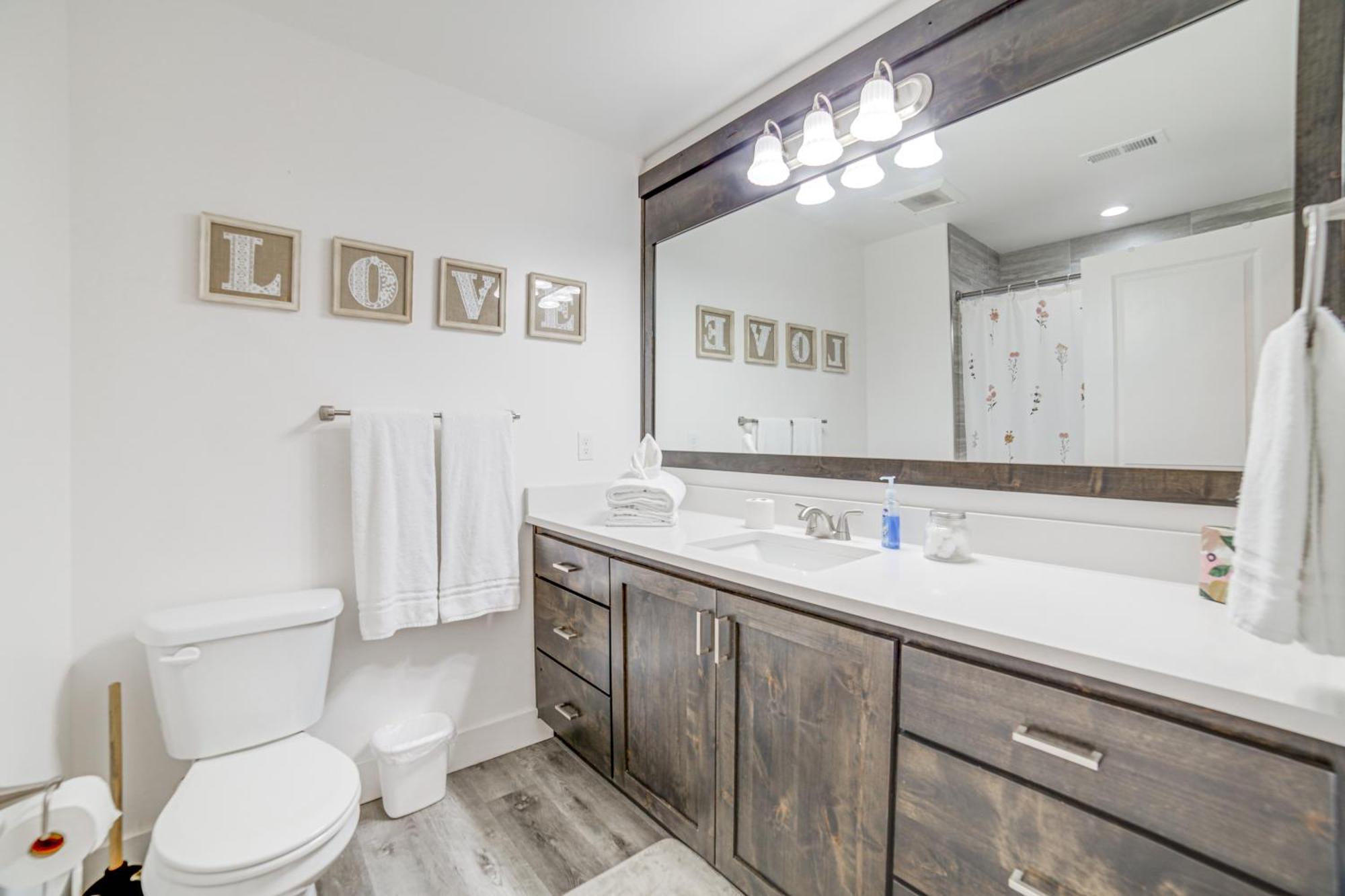 Charming - 5 Mi To Downtown! *