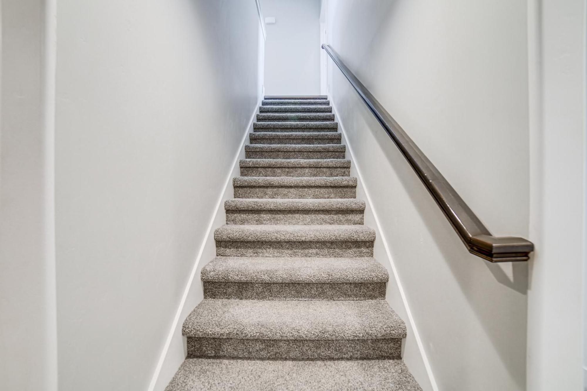 Charming - 5 Mi To Downtown!