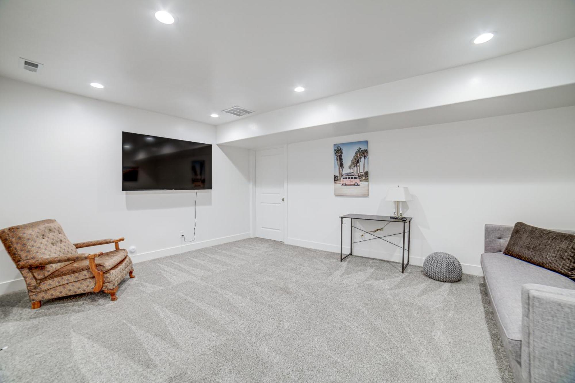 Charming - 5 Mi To Downtown!