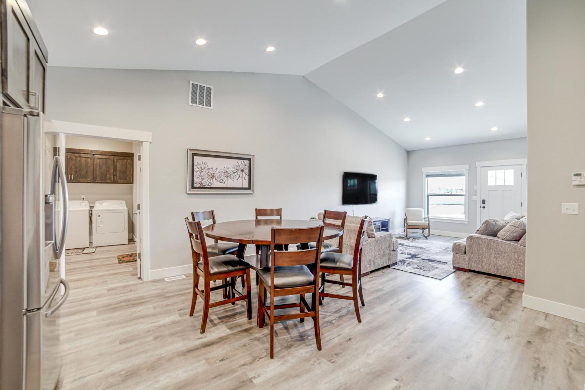 Charming - 5 Mi To Downtown! Holiday home *