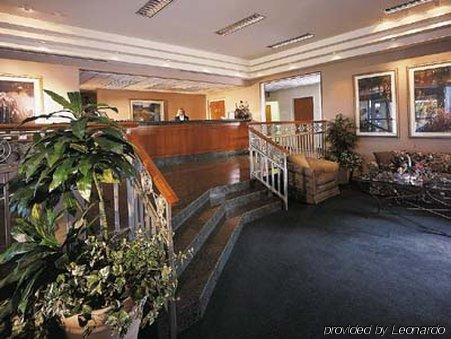 Hampton / Airport Hotel