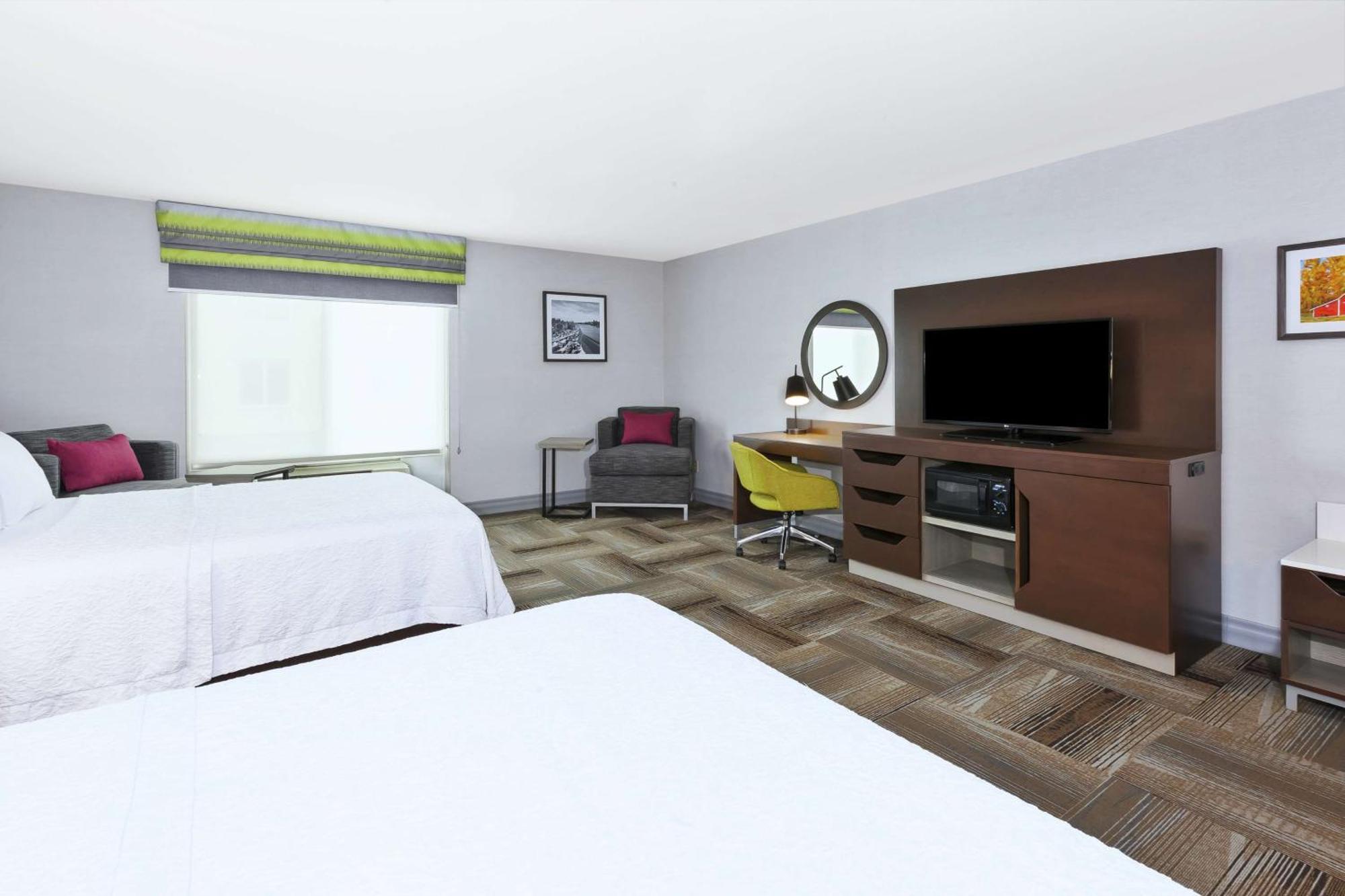 Hampton 4*