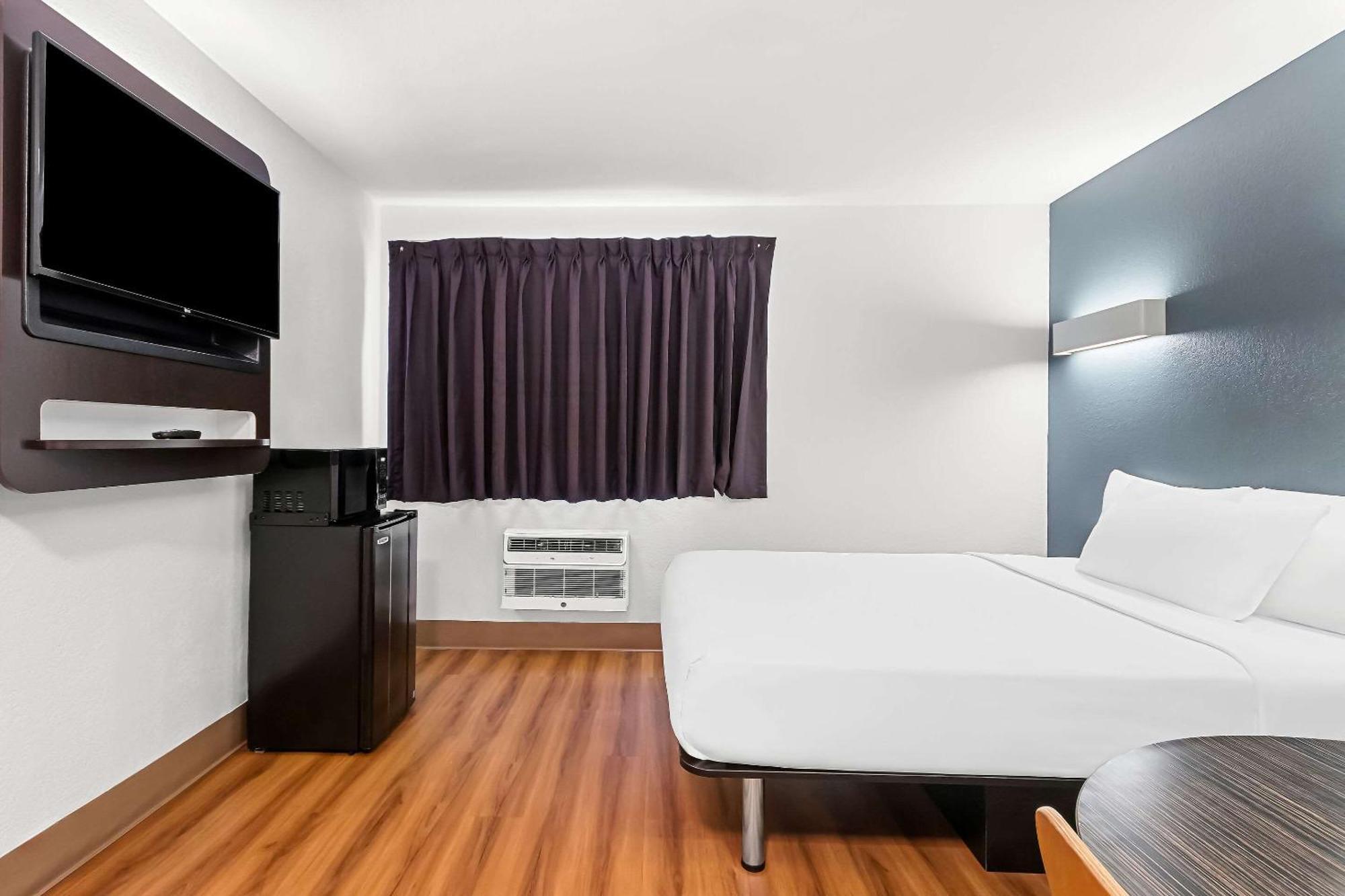Lodge Econo *