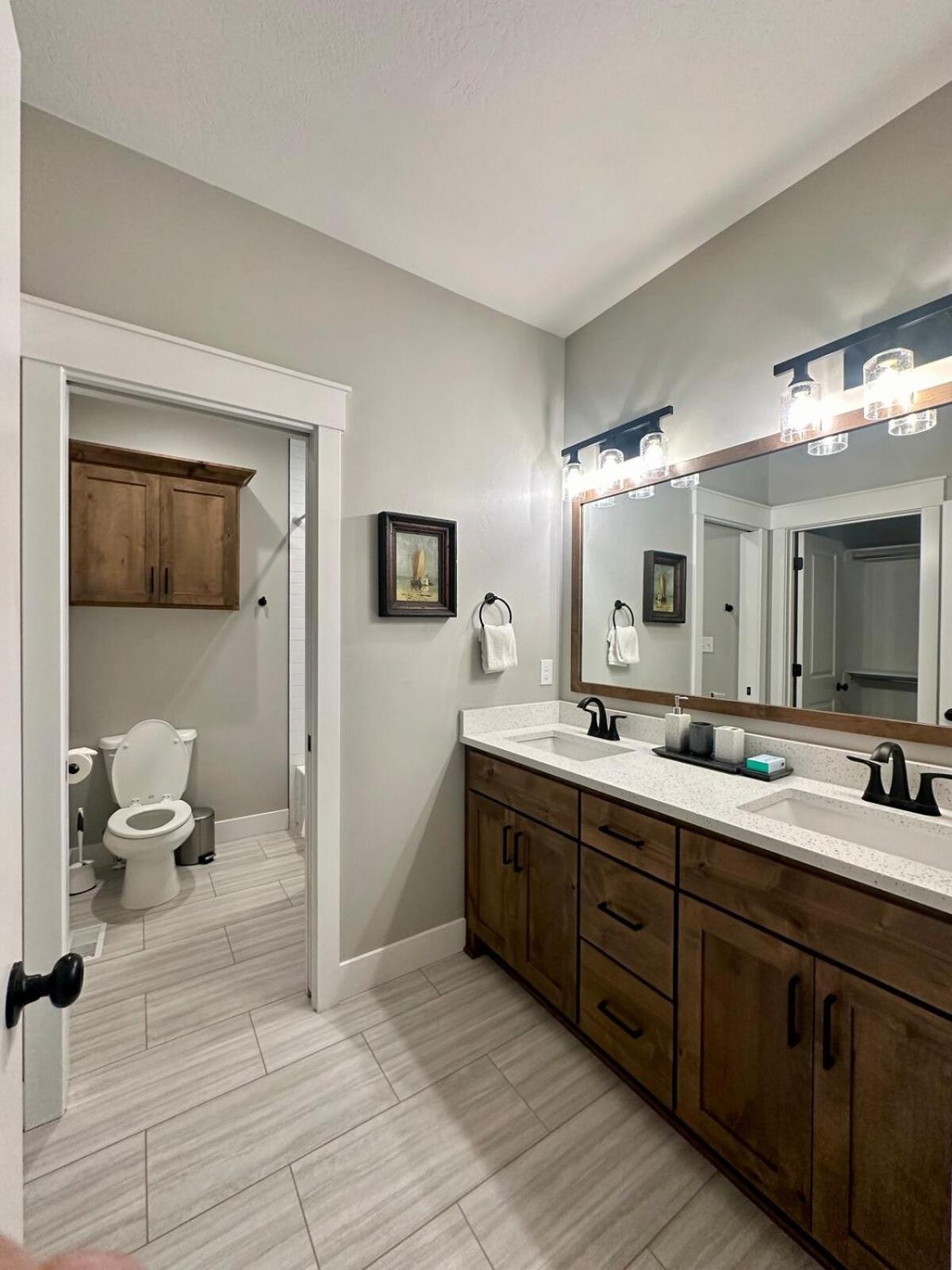 Luxury Comfort Near Downtown Holiday home