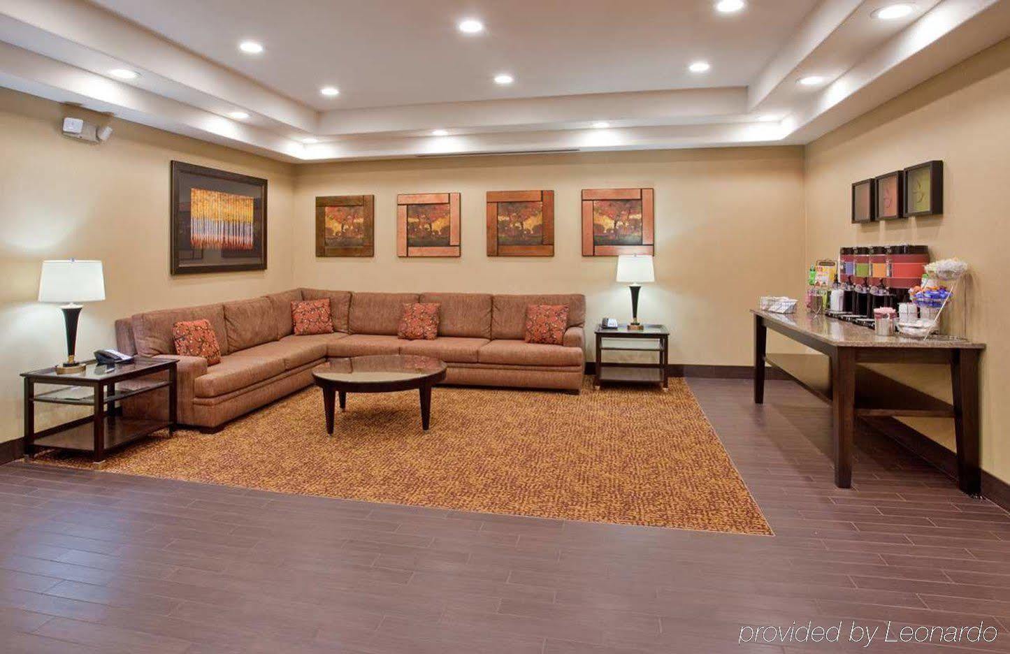 Hotel Hampton / Airport 3*