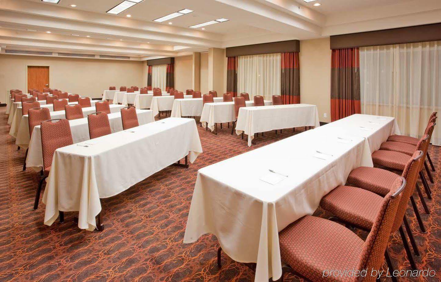 Hampton / Airport Hotel