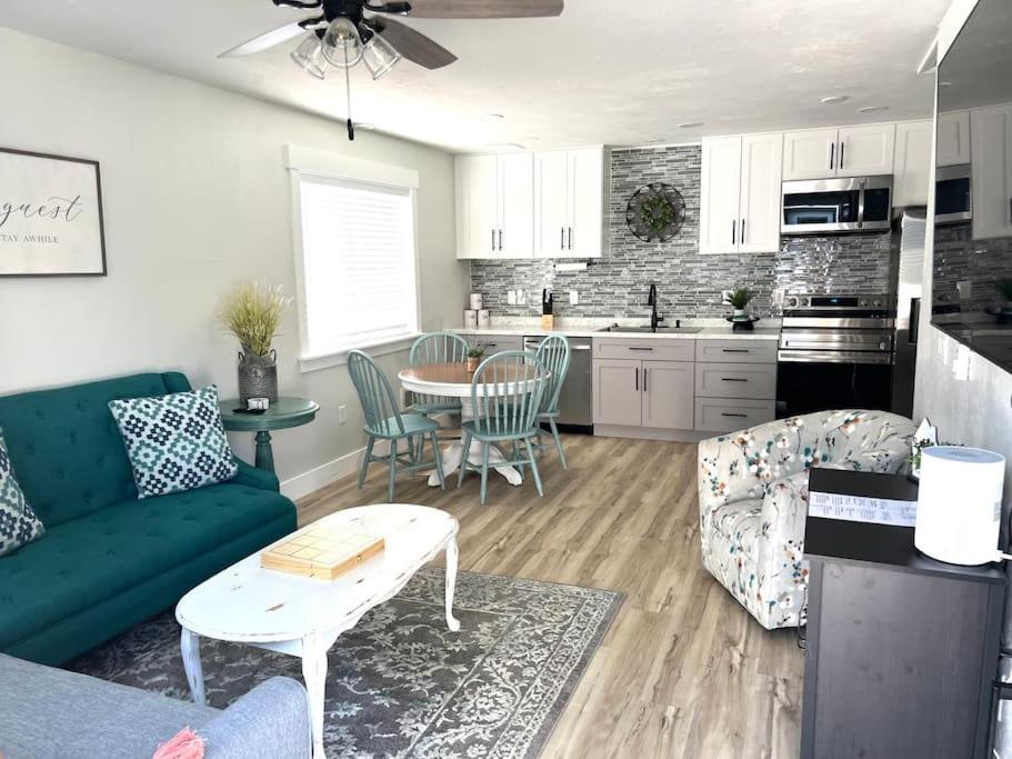 Guest 1996 #4- Relaxing 1 Bedroom 1 Bath Apartment