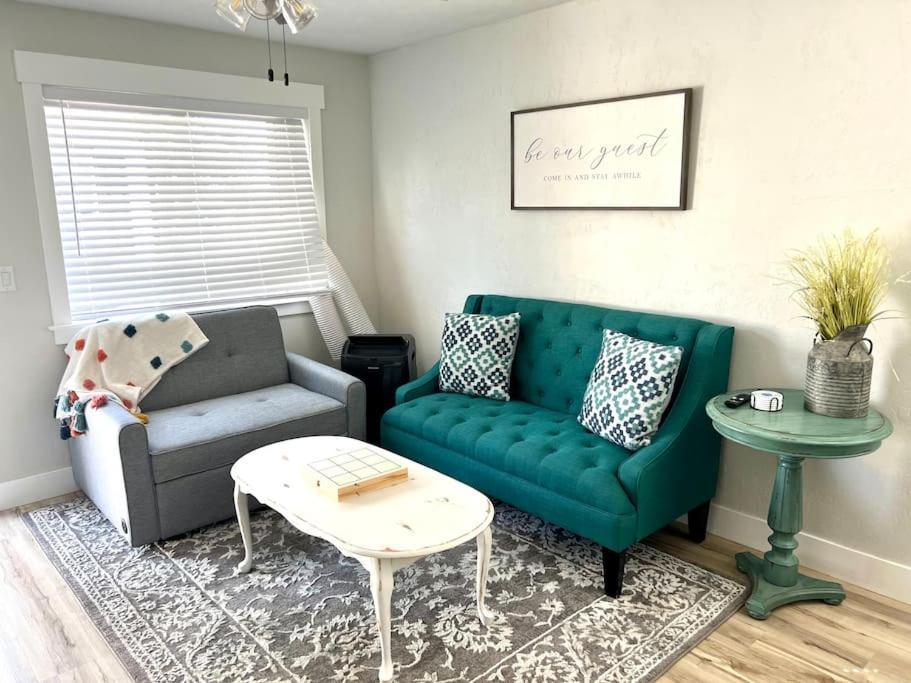Guest 1996 #4- Relaxing 1 Bedroom 1 Bath Apartment *